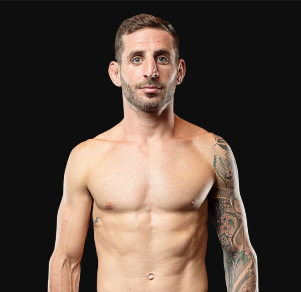 Alex_Schild hero 1200x1165 1 600x583