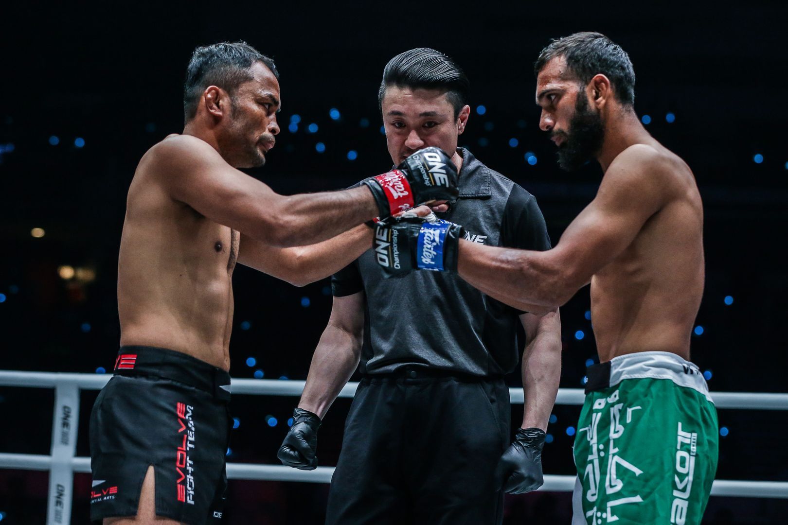 Dejdamrong Sor Amnuaysirichoke defeats Muhammad Imran at ONE EDGE OF GREATNESS DUX 1173