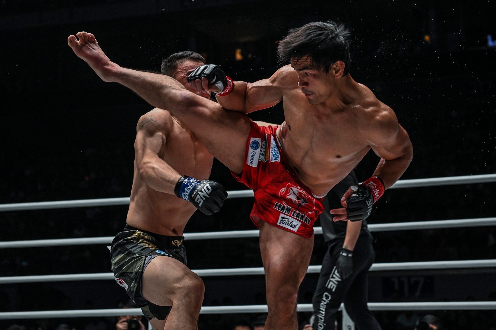 Eduard Folayang VS Amarsanaa Tsogookhuu at ONE MASTERS OF FATE YKZ_8450