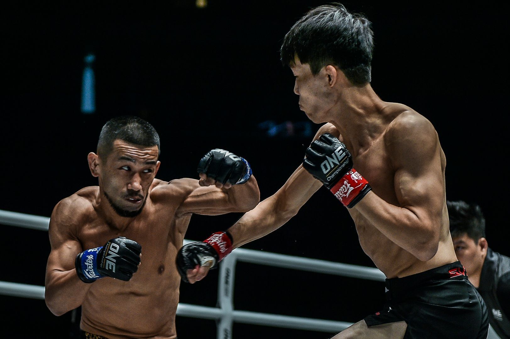 Ki Kyu Sung defeats Akihiro Fujisawa at ONE MASTERS OF FATE D4X_9945