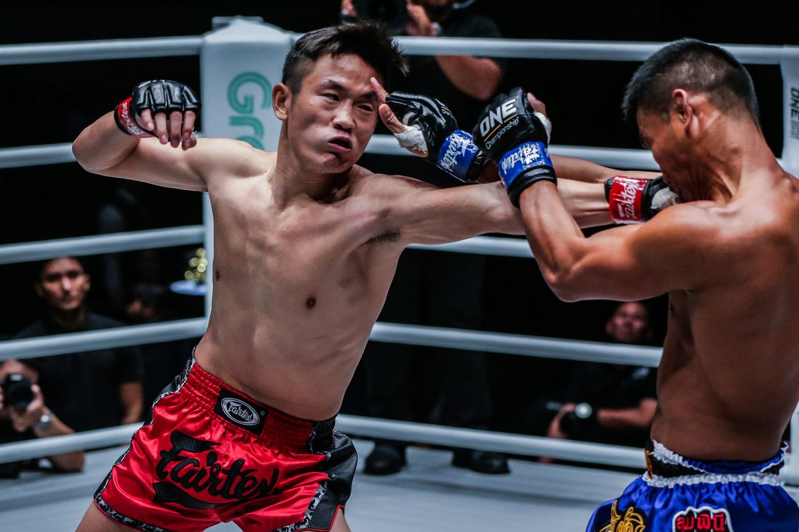 Kongsak PK.Saenchaimuaythaigym defeats Han Zi Hao at ONE MASTERS OF FATE DC DUX_0849