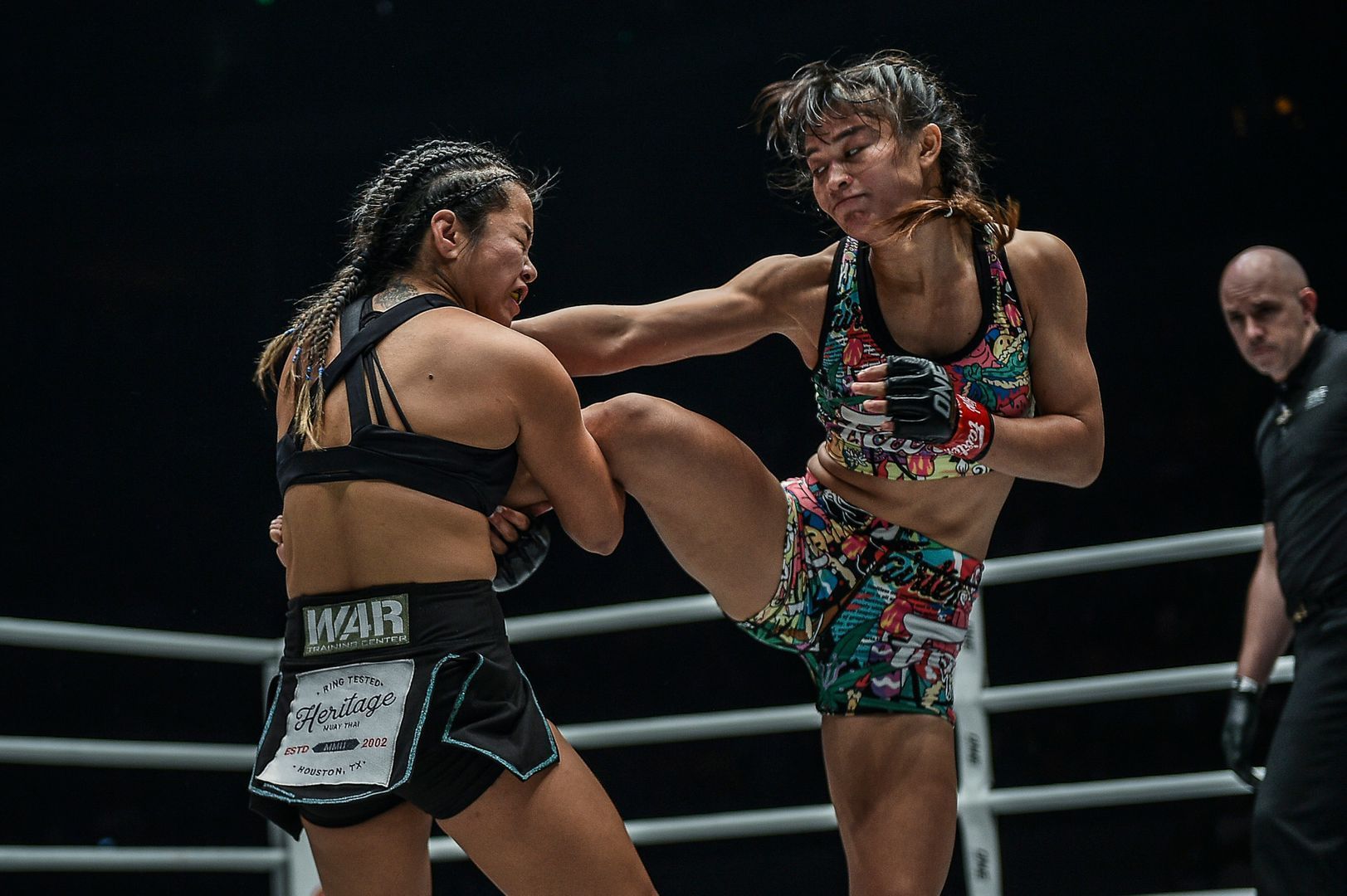 Stamp Fairtex defeats Bi Nguyen at ONE MASTERS OF FATE D4X_1578