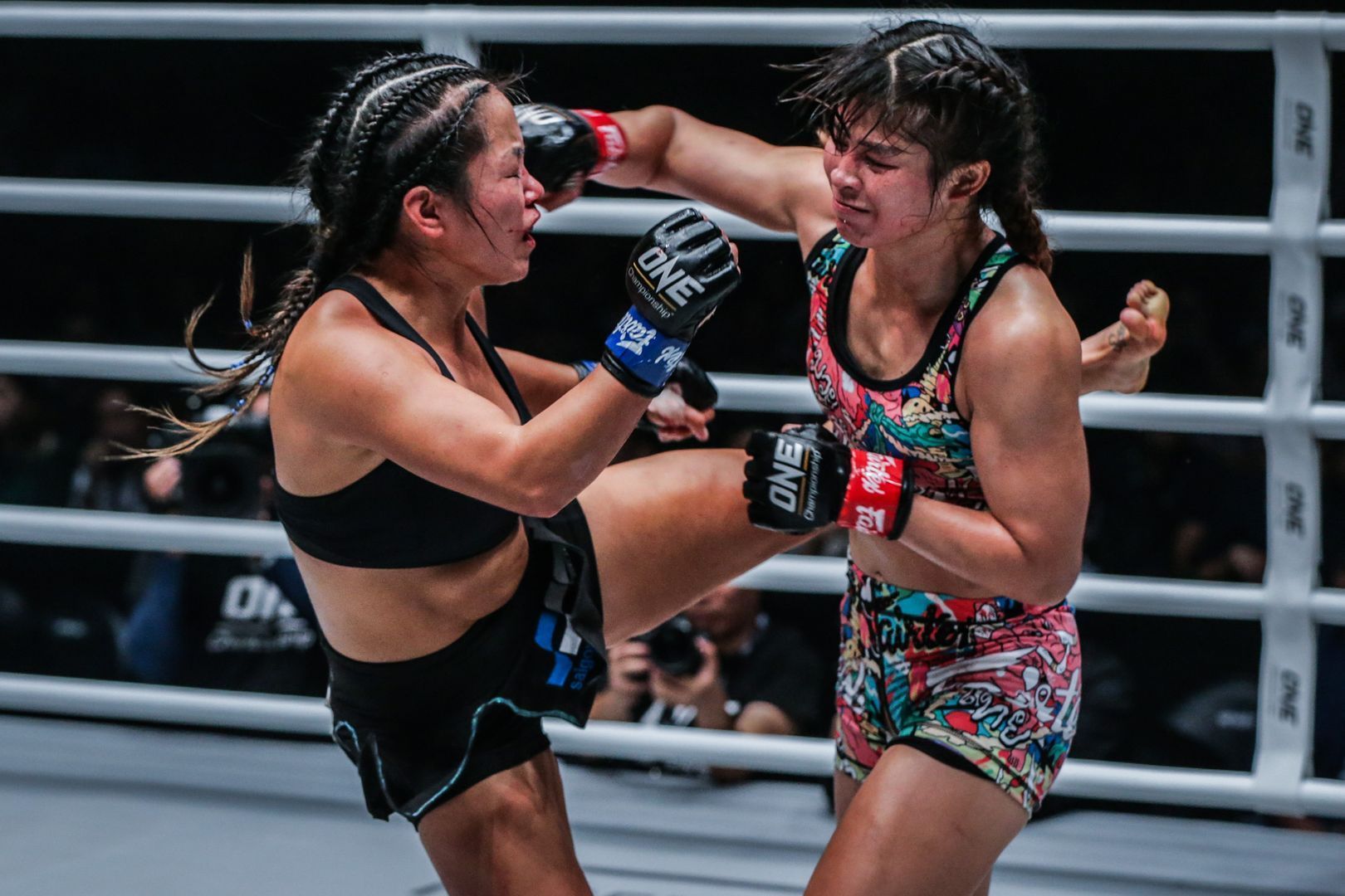 Stamp Fairtex defeats Bi Nguyen at ONE MASTERS OF FATE DC DUX_5152 7