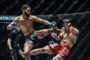 Pieter Buist defeats Eduard Folayang ONE FIRE FURY YK 7992