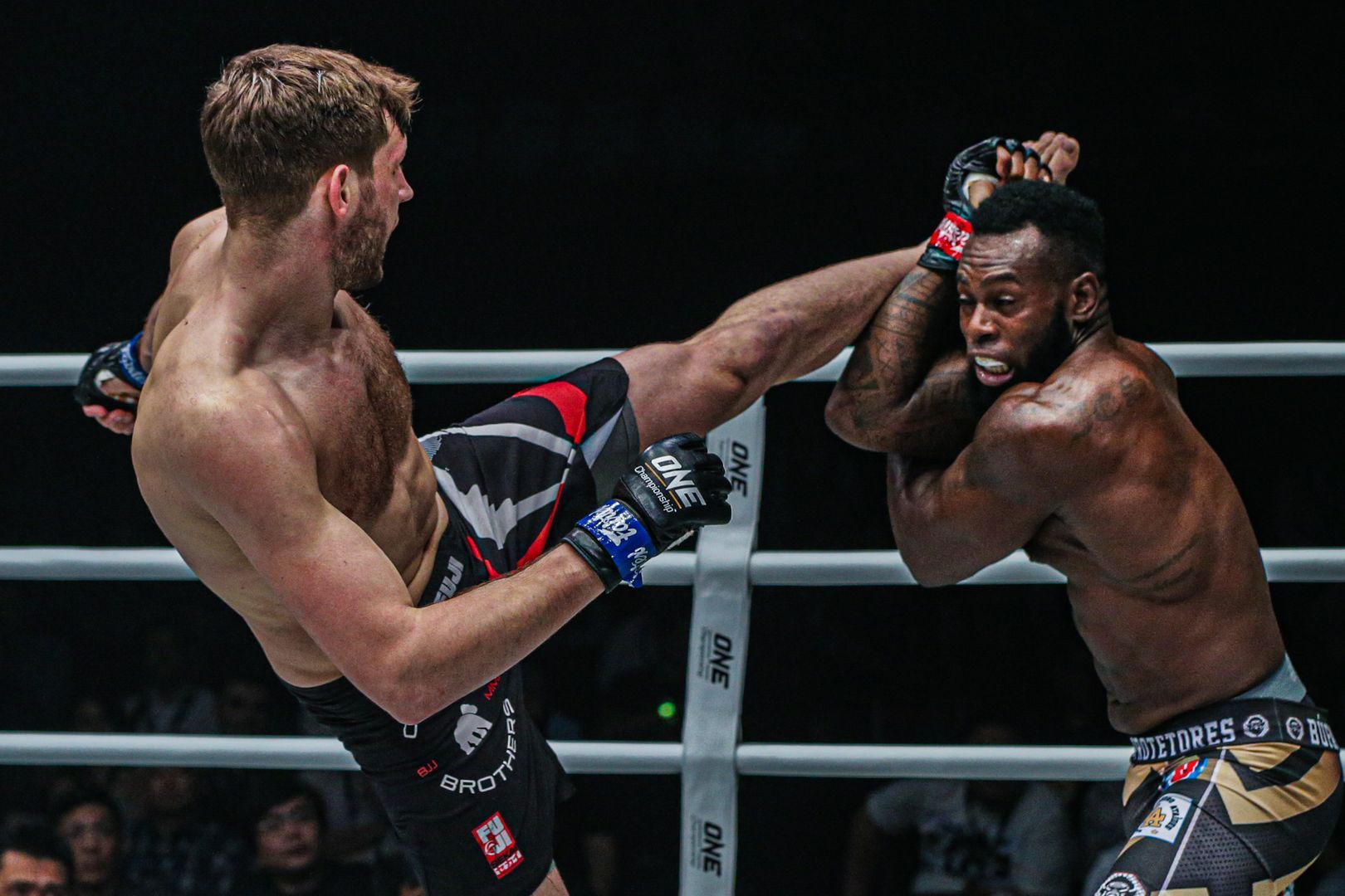Holland's Reinier De Ridder squares off with Brazil's Leandro Ataides in February 2020