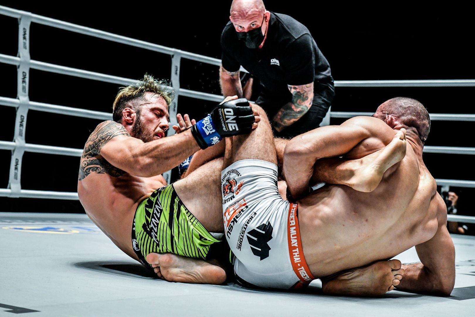 Abu Muslim Alikhanov Pascal Jaskiewiez mixed martial arts 1920X1280 10
