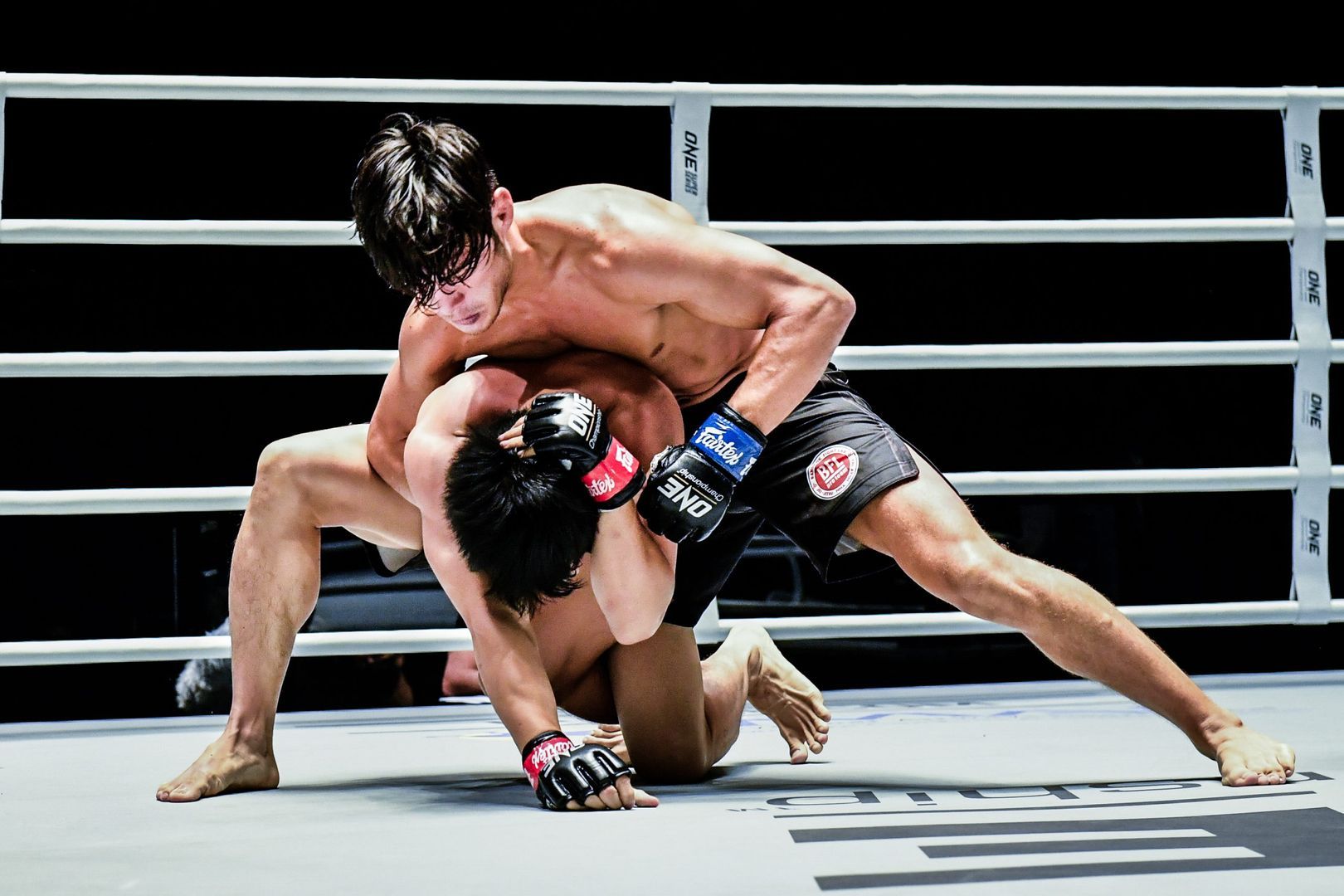 Brogan Stewart Ng Prach Buapa mixed martial arts 1920X1280 12 scaled 2