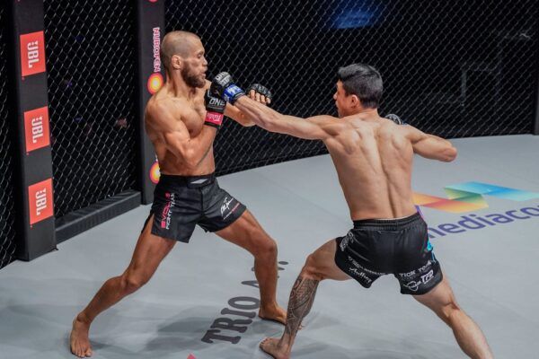 Reece McLaren Aleksi Toivonen mixed martial arts 1920X1280 7