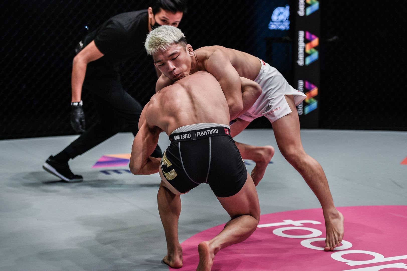 Ryuto Sawada Miao Li Tao mixed martial arts 1920X1278 9