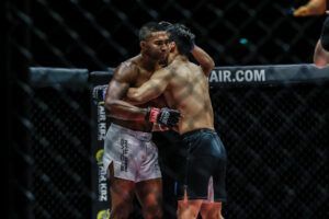 Amir Khan Dae Sung Park ONE Collision Course 1920X1280 11 300x200 2.jpg
