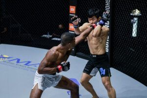 Amir Khan Dae Sung Park ONE Collision Course 1920X1280 17 300x200 2.jpg