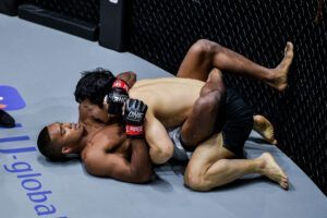 Amir Khan Dae Sung Park ONE Collision Course 1920X1280 19 300x200 2.jpg