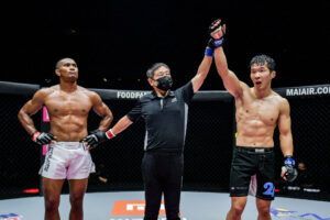 Amir Khan Dae Sung Park ONE Collision Course 1920X1280 28 300x200 2.jpg
