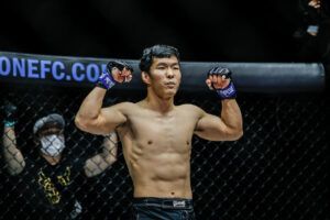 Amir Khan Dae Sung Park ONE Collision Course 1920X1280 3 300x200 2.jpg