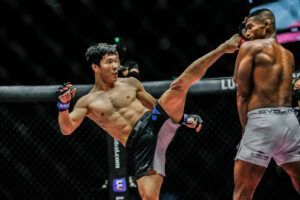 Amir Khan Dae Sung Park ONE Collision Course 1920X1280 9 300x200 2.jpg