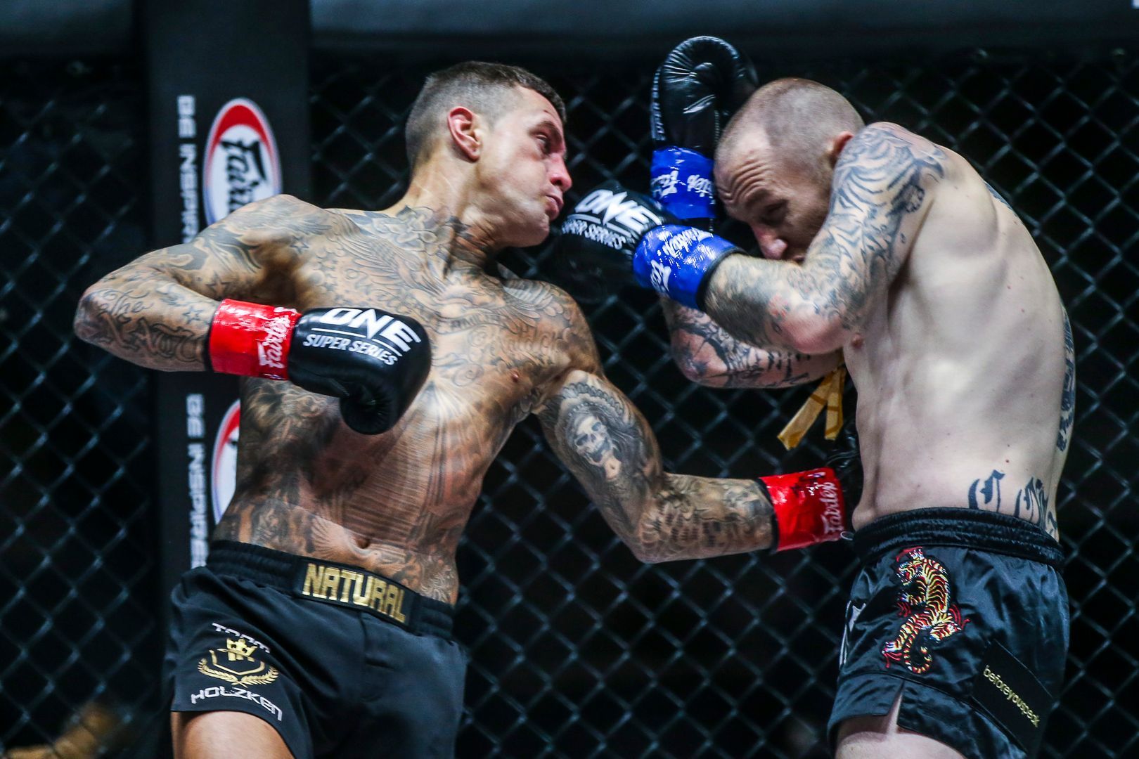 Nieky Holzken Elliot Compton ONE BIG BANG II 1920X1280 23