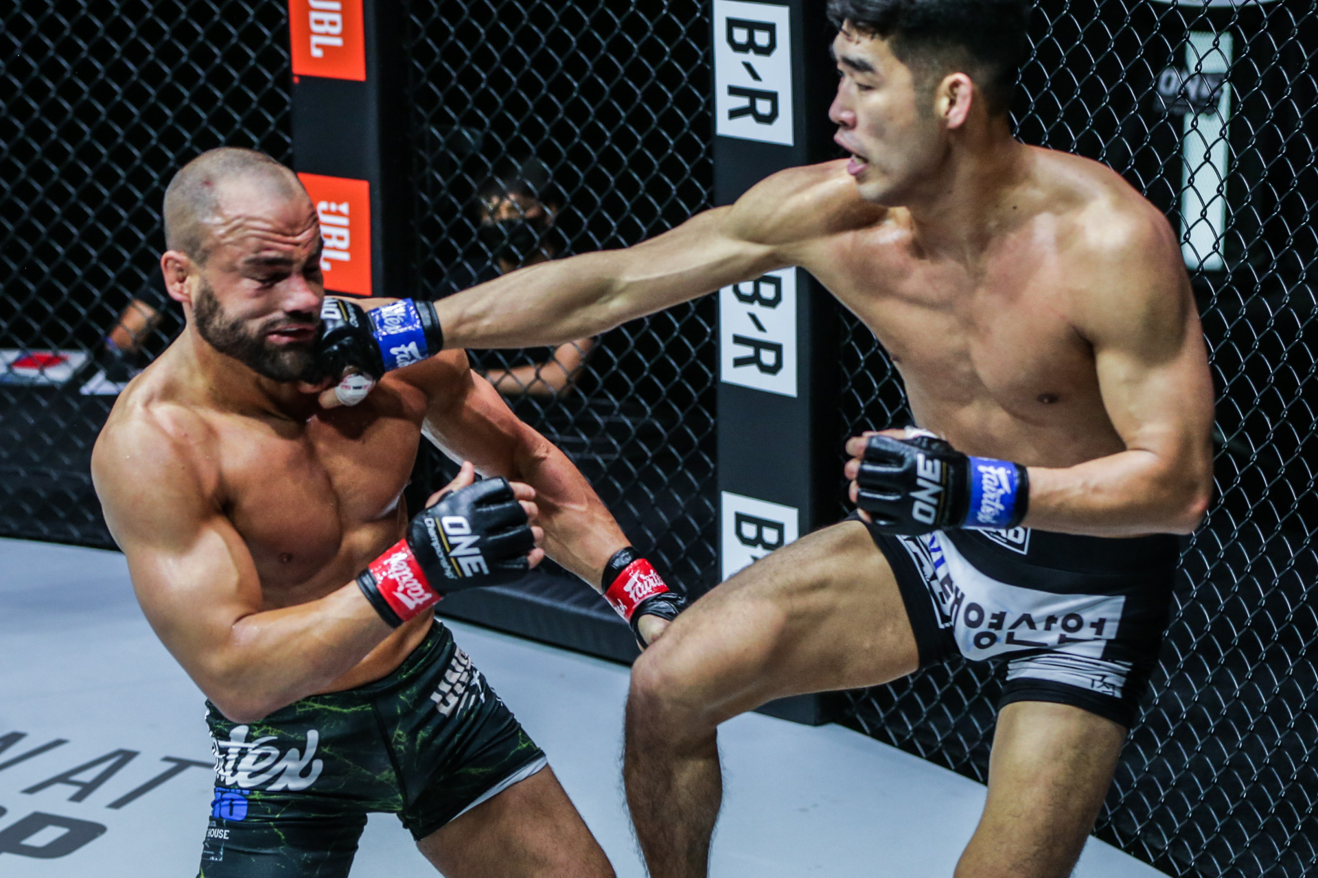 Ok Rae Yoon Eddie Alvarez 1920X1280 ONE on TNT IV 20