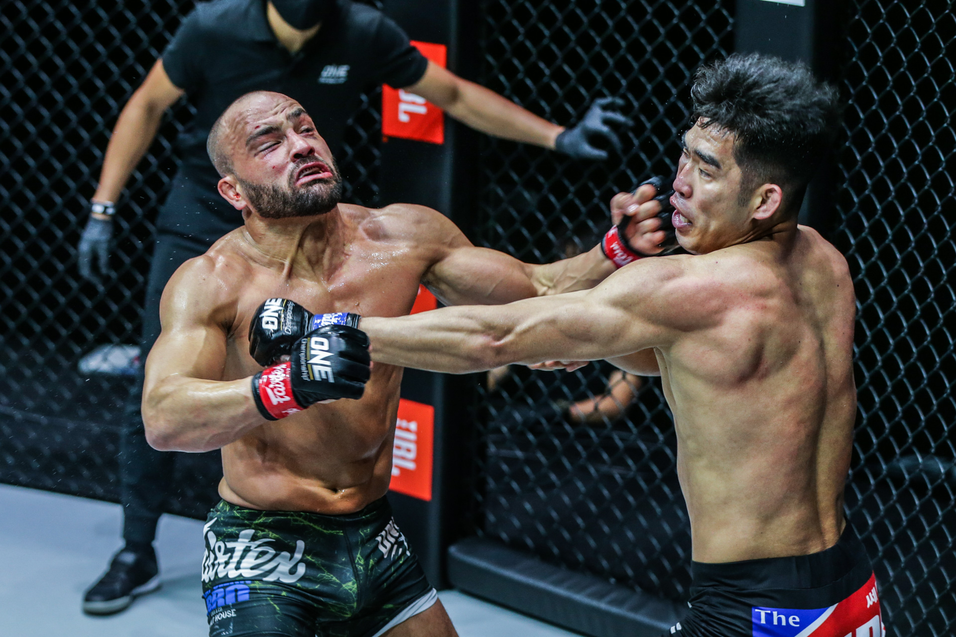 Ok Rae Yoon Eddie Alvarez 1920X1280 ONE on TNT IV 33