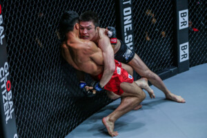 Shinya Aoki Eduard Folayang 1920X1280 ONE on TNT IV 5