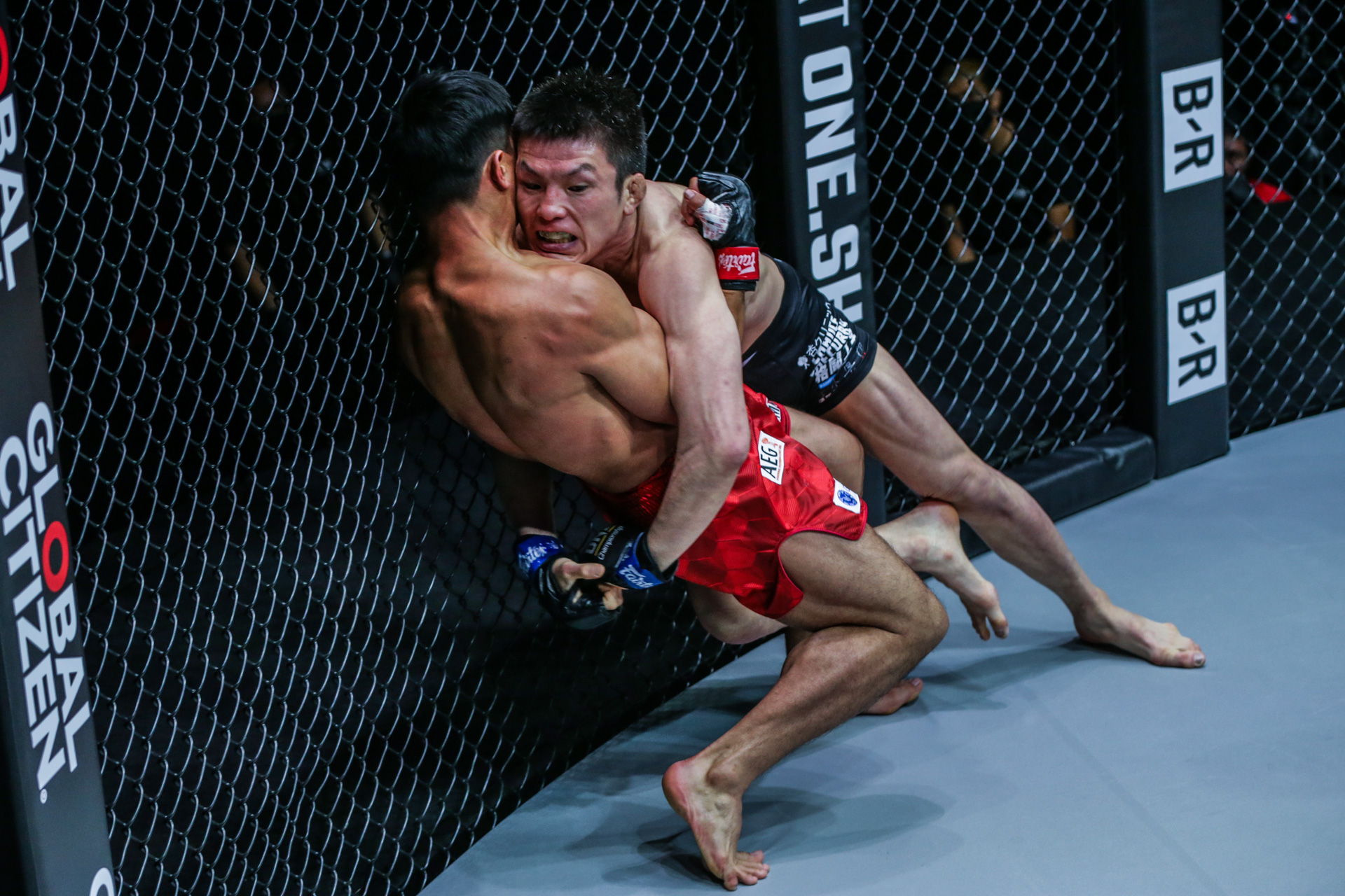 Shinya Aoki Eduard Folayang 1920X1280 ONE on TNT IV 5