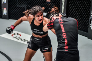 Ritu Phogat Lin Heqin BATTLEGROUND 1920X1280 7