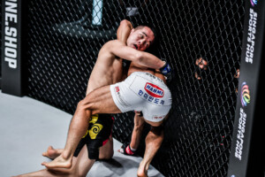 Xie Wei Dae Hwan Kim BATTLEGROUND III 1920X1280 5