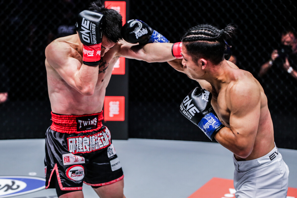 The kickboxing fight between Qiu Jianliang and Hiroki Akimoto at ONE: WINTER WARRIORS