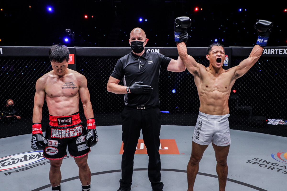The kickboxing fight between Qiu Jianliang and Hiroki Akimoto at ONE: WINTER WARRIORS