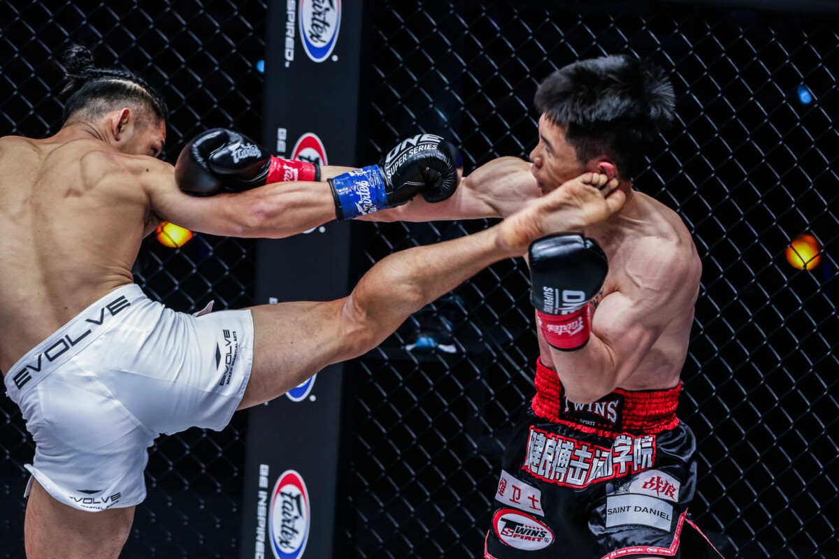 The kickboxing fight between Qiu Jianliang and Hiroki Akimoto at ONE: WINTER WARRIORS