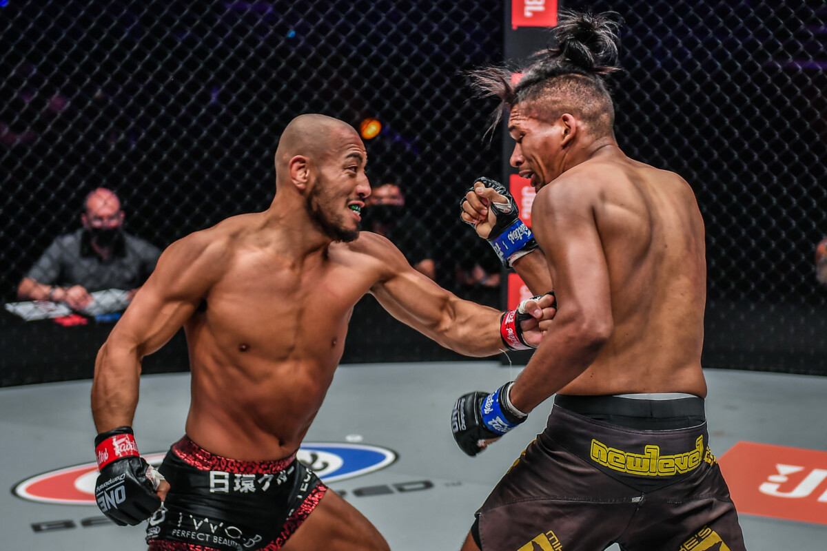 Hiroyuki Tetsuka battles Edson Marques