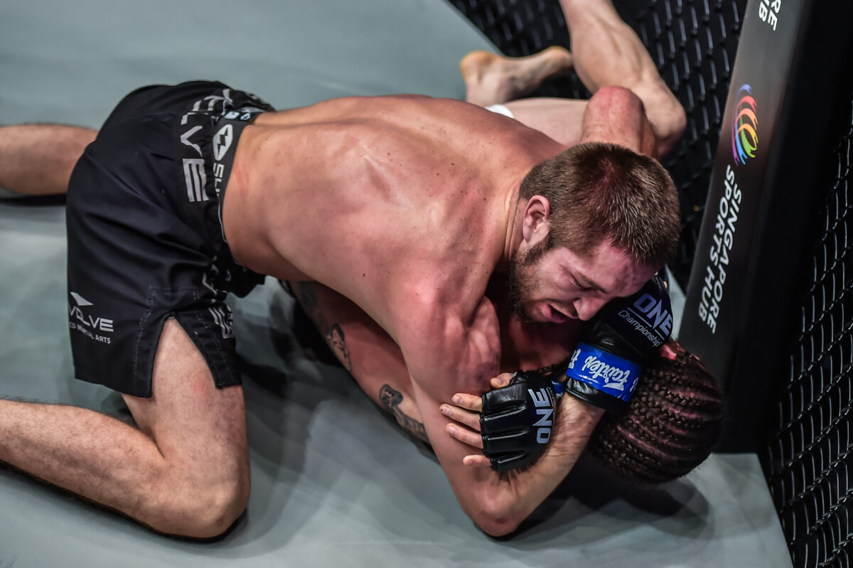 Dagestani MMA fighter Saygid Izagakhmaev chokes out James Nakashima at ONE: HEAVY HITTERS