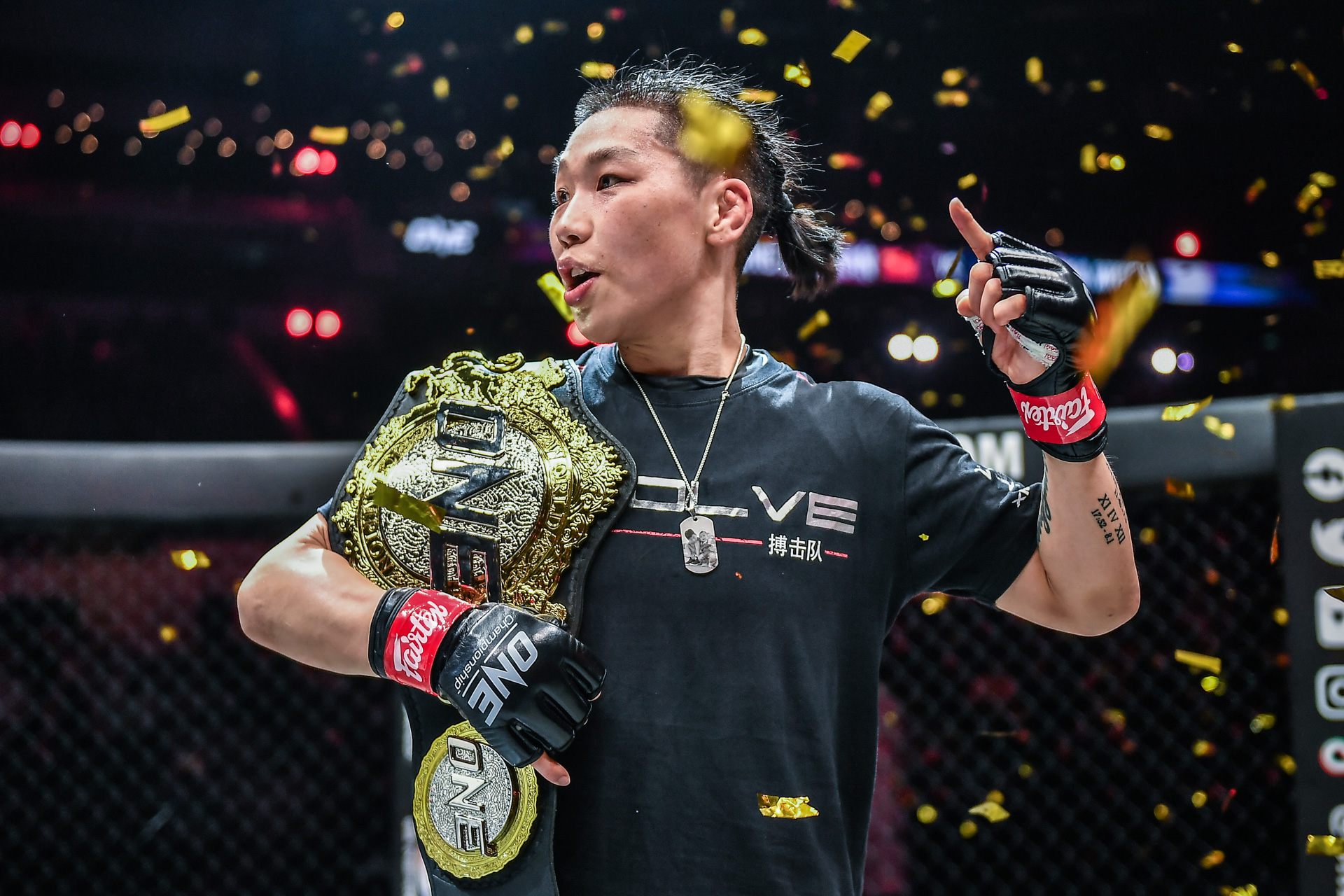 Xiong Jing Nan Ayaka Miura HEAVYHITTERS 1920X1280 24.jpg