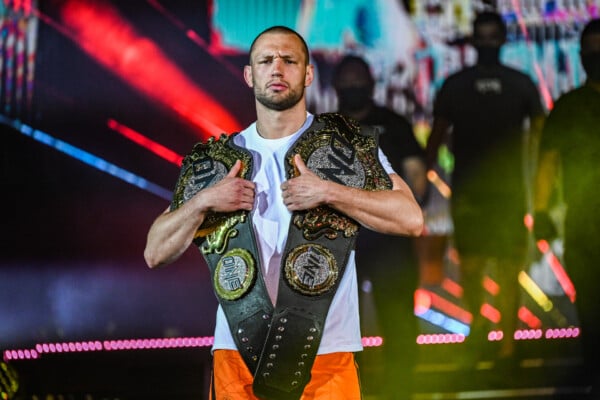 Reinier de Ridder Andre Galvao ONE X 1920X1280 53 600x400