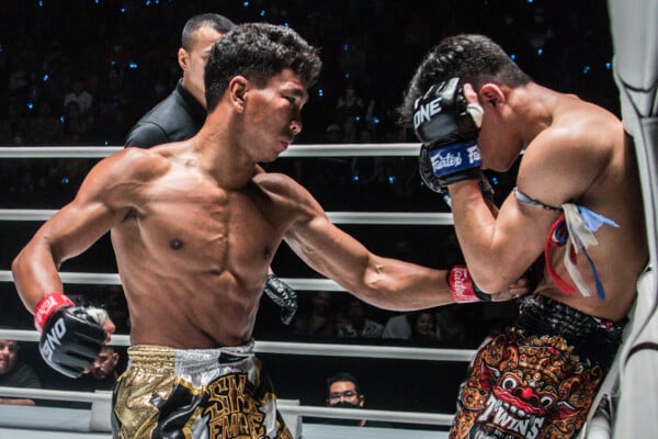 Petsukumvit Boi Bangna Petchmuangsri Tded99 ONE Friday Fights 8 40 600x400