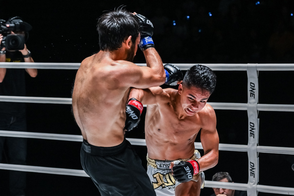 约翰·加扎利对战特米尔兰·别克穆尔扎耶夫