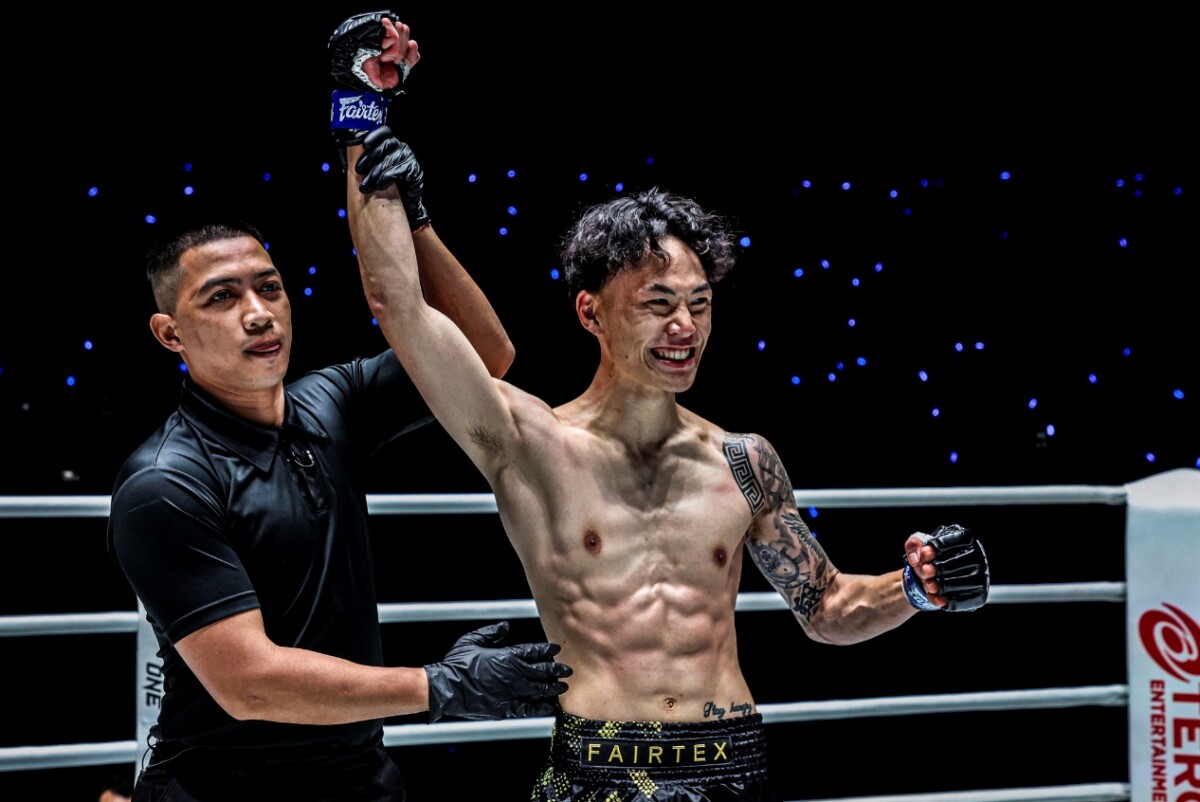 手塚翔太 第一回合 KO 里兹万·诺尔沙米